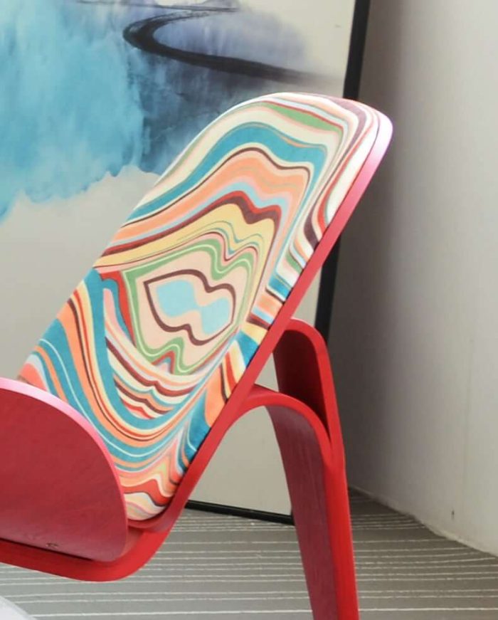 MP Shell Chair - Classic Lounge Chair | Reading Chair in Fabric - Lips Graffiti - Image 6